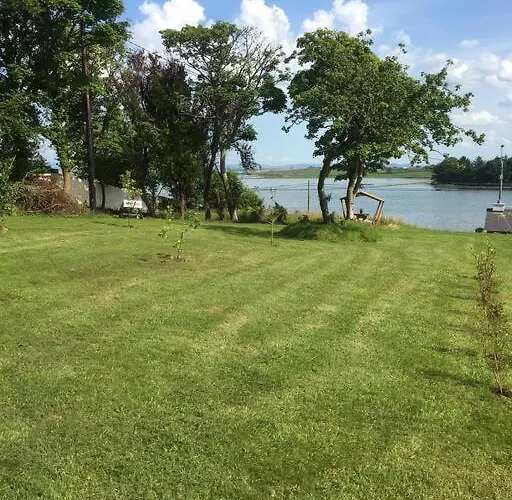 Дом отдыха 2 Quay Road, Killala. Stunning Sea Front