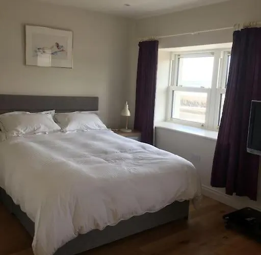 2 Quay Road, Killala. Stunning Sea Front Дом отдыха