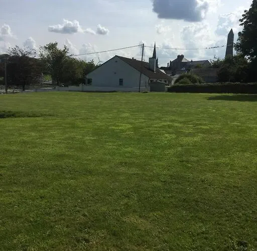 2 Quay Road, Killala. Stunning Sea Front Dom wakacyjny