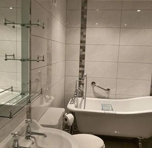 Дом отдыха 2 Quay Road, Killala. Stunning Sea Front Killala